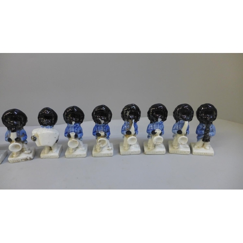 650 - Robertson Jam Wade porcelain jazz band figures, circa 1962, twelve complete and four a/f, with colou... 