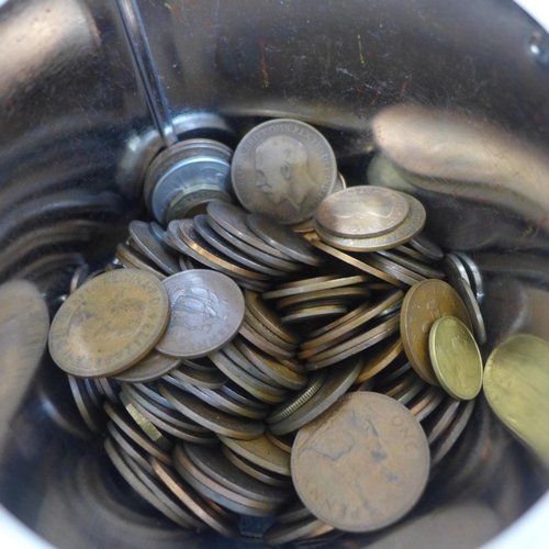 656 - A tin of British coins, 1.2kg