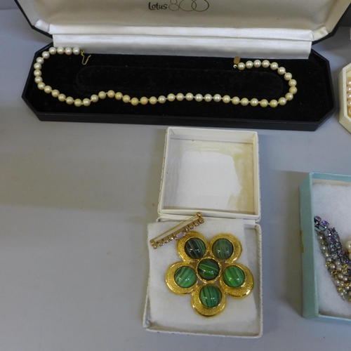 663 - Costume jewellery, including simulated pearl necklaces, one with 9ct gold clasp