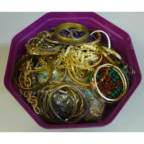 683 - A tub of costume jewellery