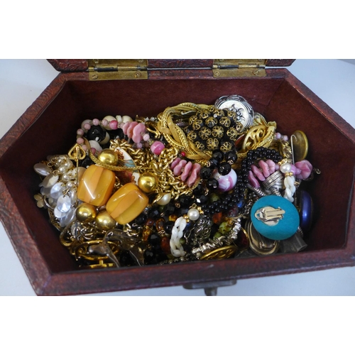 703 - A box of vintage costume jewellery