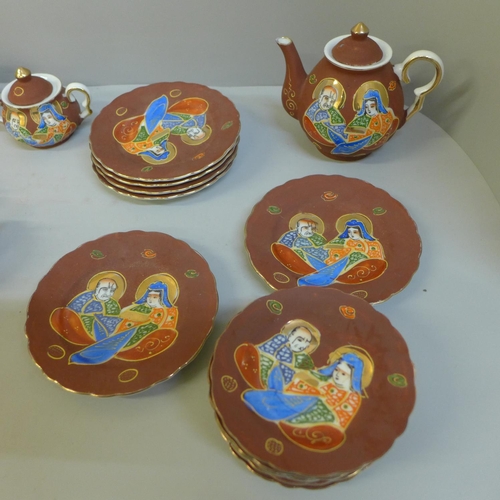 724 - A Japanese child's tea set and Japanese collectors plates