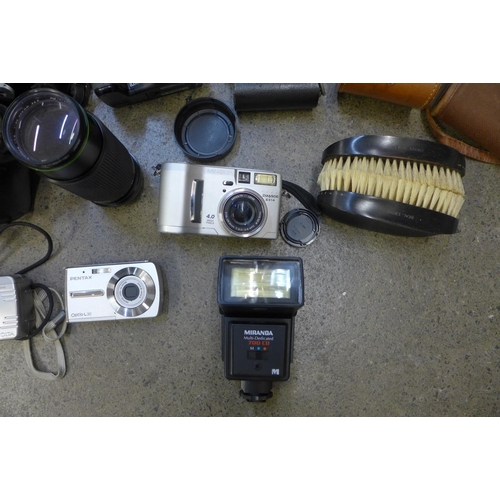 741 - Cameras including a Chinon CE-4, a Fujifilm 58000fd, Pentax Opto, Minolta Dimage, folding Brownie, a... 