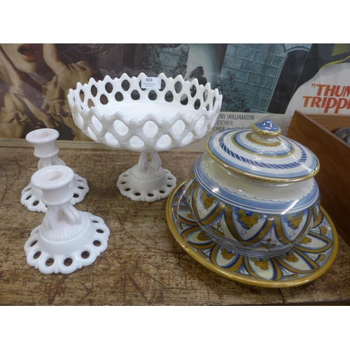 823 - An American glass bowl and a similar pair of candlesticks, an Italian plate and a similar lidded pot