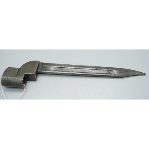 843 - A No.9 'Bowie' blade socket bayonet