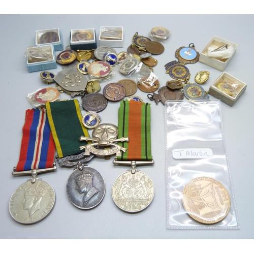 847 - A collection of medals including a Territorial medal, badges, etc.