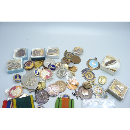 847 - A collection of medals including a Territorial medal, badges, etc.