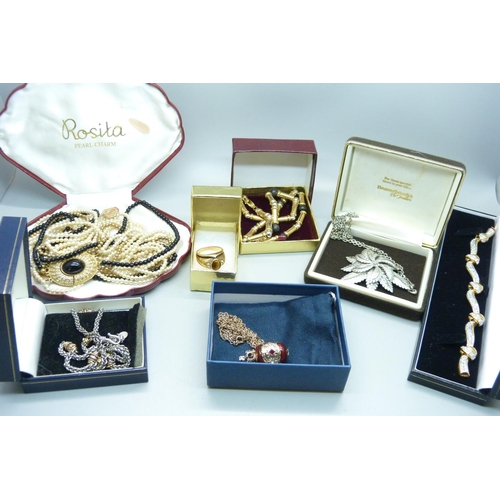 848 - Assorted jewellery