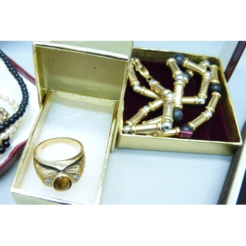 848 - Assorted jewellery