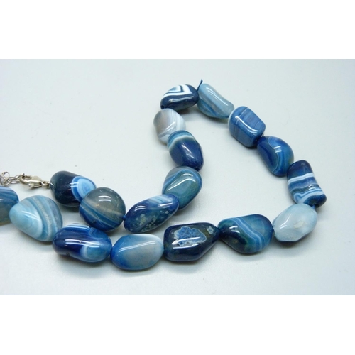 875 - A large silver and blue agate necklace