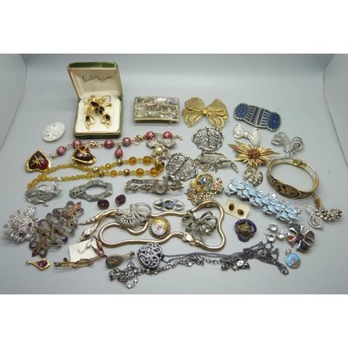 886 - Costume jewellery