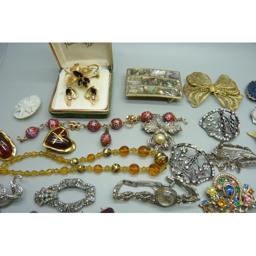 886 - Costume jewellery