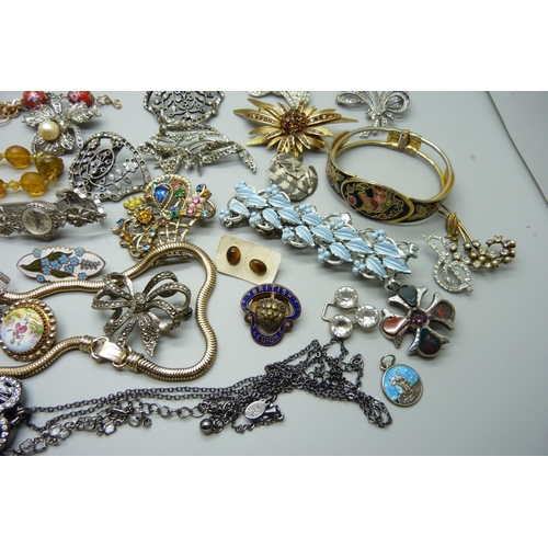 886 - Costume jewellery