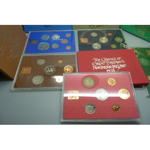 887 - Five coin sets, 1973-1977