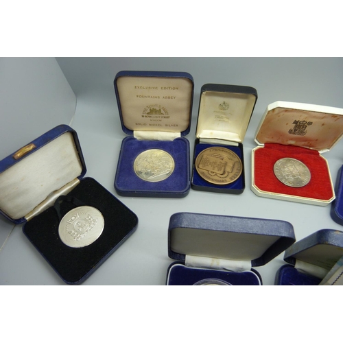 895 - A collection of eight boxed medals and coins