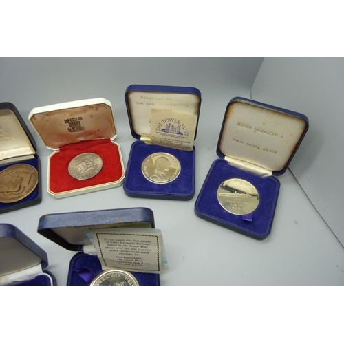 895 - A collection of eight boxed medals and coins