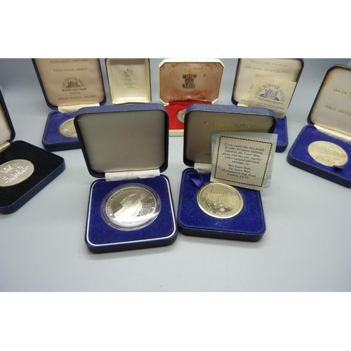 895 - A collection of eight boxed medals and coins