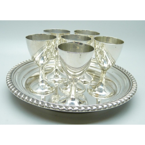 917 - A set of six silver hunting goblets, Birmingham 1916 on a circular sterling silver tray, 163g