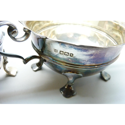 924 - A three piece silver tea service, Sheffield 1900, 761g gross weight