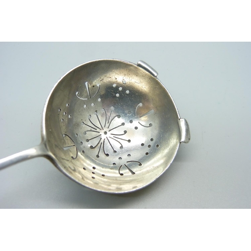 936 - A silver tea strainer, 45g