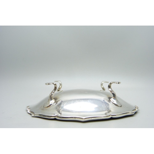 940 - A silver dish on four paw feet, Sheffield 1921, 61g