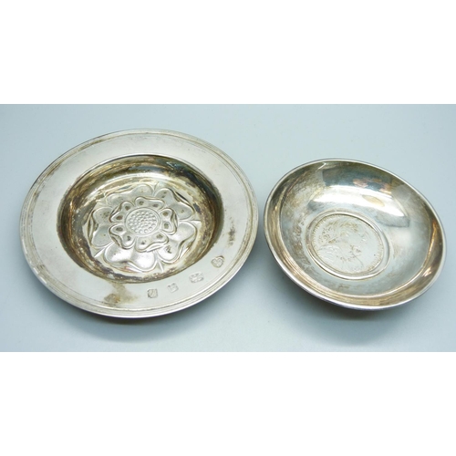 943 - A small plated dish with Mother Theresa coin inset and a silver Yorkshire Rose dish, 97g