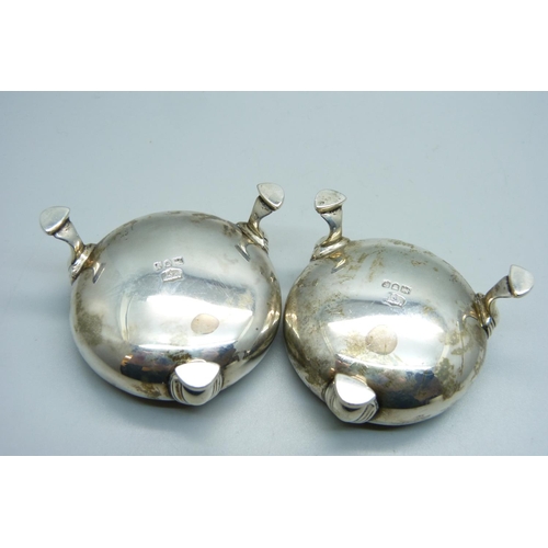 944 - A pair of silver salts, 133g