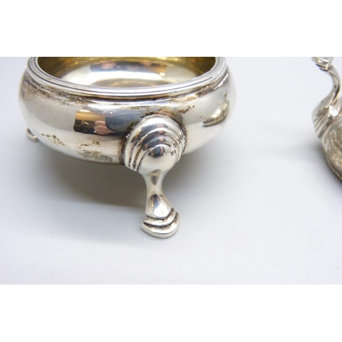 944 - A pair of silver salts, 133g