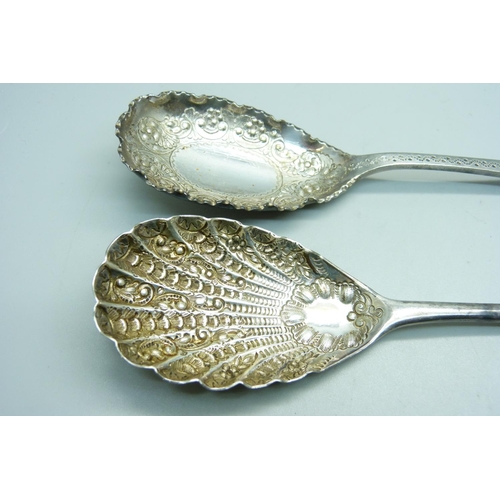 945 - Two silver berry spoons, 115g