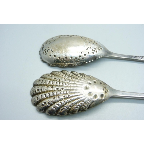 945 - Two silver berry spoons, 115g