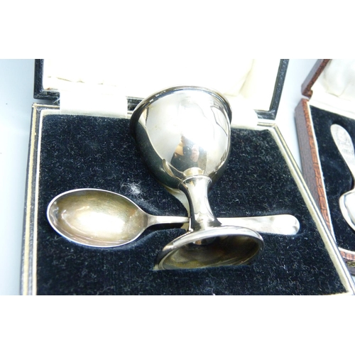 946 - A silver spoon and silver egg cup (not matching hallmarks), a silver nursery rhyme spoon 'Mary Had A... 