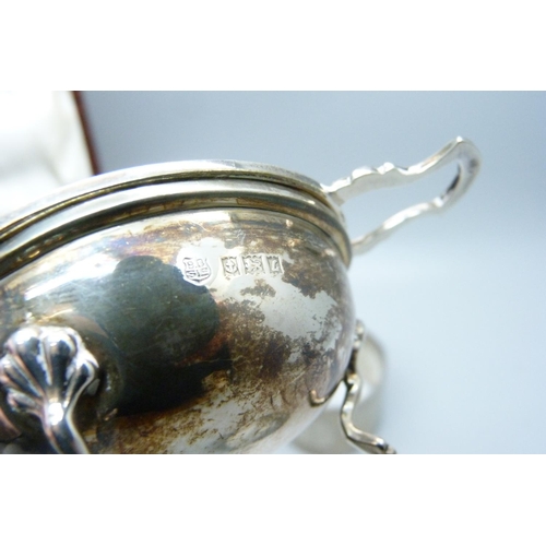 946 - A silver spoon and silver egg cup (not matching hallmarks), a silver nursery rhyme spoon 'Mary Had A... 