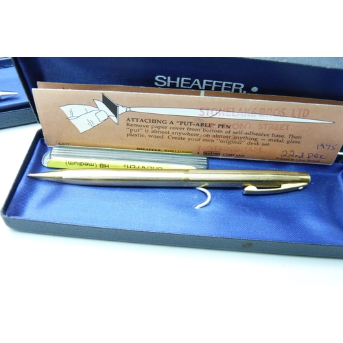 960 - A Sheaffer ink pen, boxed and two Sheaffer propelling pencils, boxed