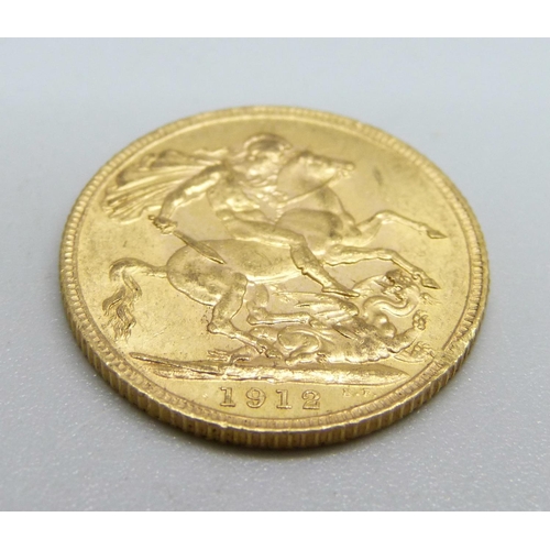 975 - A 1912 gold full sovereign