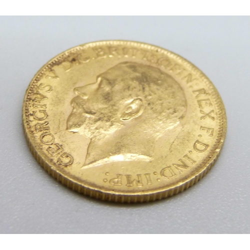 975 - A 1912 gold full sovereign