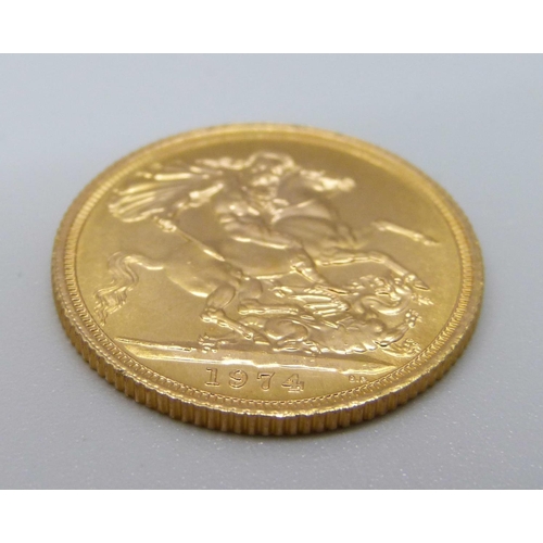 983 - A 1974 gold full sovereign