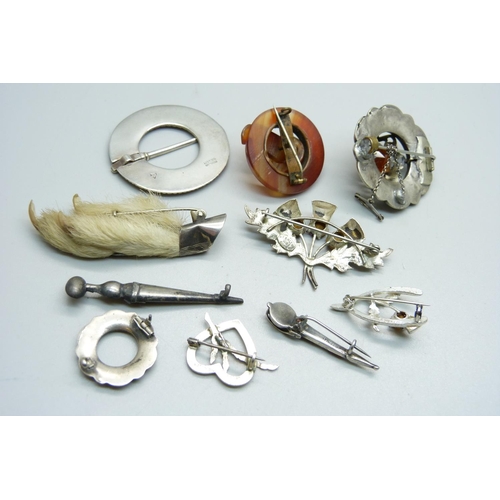 993 - Ten Scottish brooches, including silver, some a/f