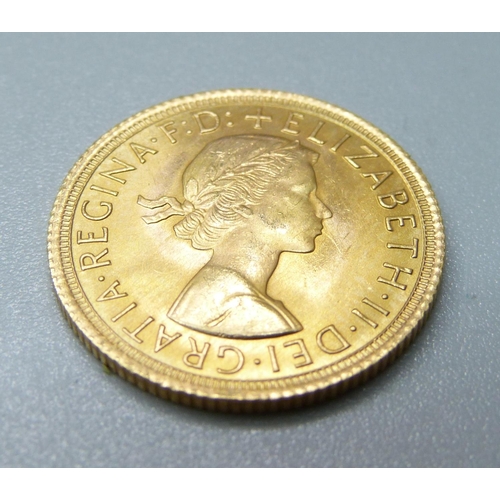 998 - A 1966 gold full sovereign