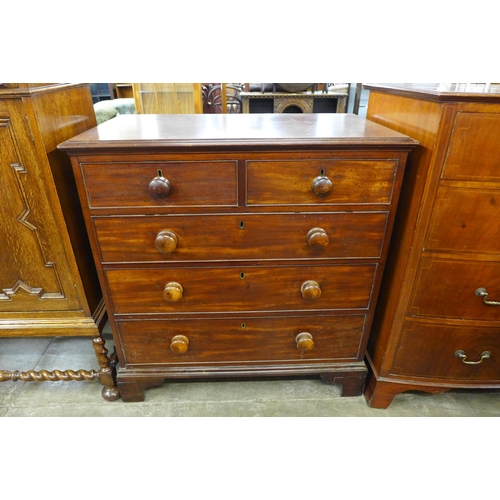 105 - A George III mahogany bachelors chest of drawers