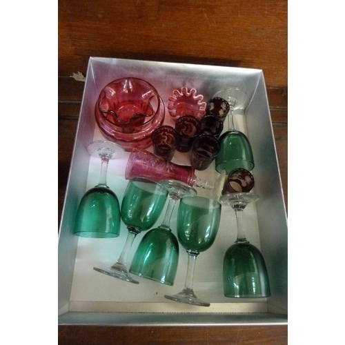 725 - A set of six green glasses, four items of cranberry glass and six mixed flash cut ruby tot glasses