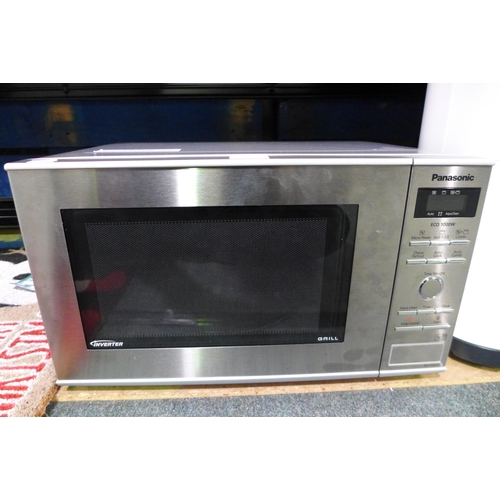 3017 - Panasonic Grill Microwave (model:- NN-GD37HS), original RRP £129.99 + VAT (285-59) * This lot is sub... 