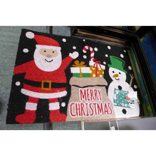 3018 - Christmas Mat (60 x 90cm) (285-65) * This lot is subject to VAT