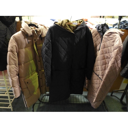 3033 - 3 Women's hooded coats - mixed sizes/style/colour * this lot is subject to VAT