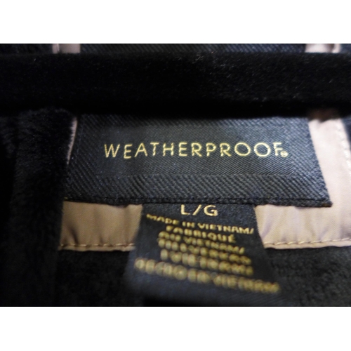 3033 - 3 Women's hooded coats - mixed sizes/style/colour * this lot is subject to VAT