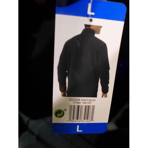 3042 - 4 Men's 32°C fleecy jackets - mixed sizes/colour * this lot is subject to VAT