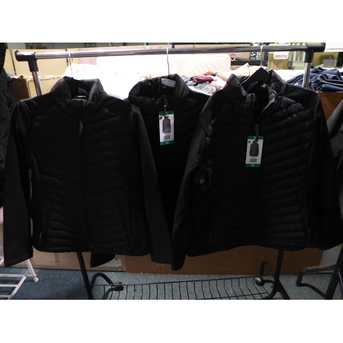 3045 - 3 Women's 32°C black jackets - mixed sizes * this lot is subject to VAT