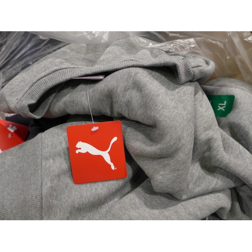 3055 - Bag of men's sportswear, brands including Puma, various sizes, styles, etc. * this lot is subject to... 