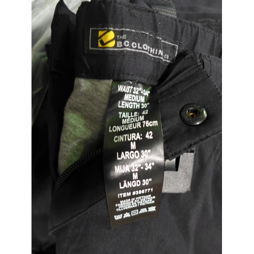 3062 - Bag of men's trousers and jeans - various sizes, styles, etc. * this lot is subject to VAT