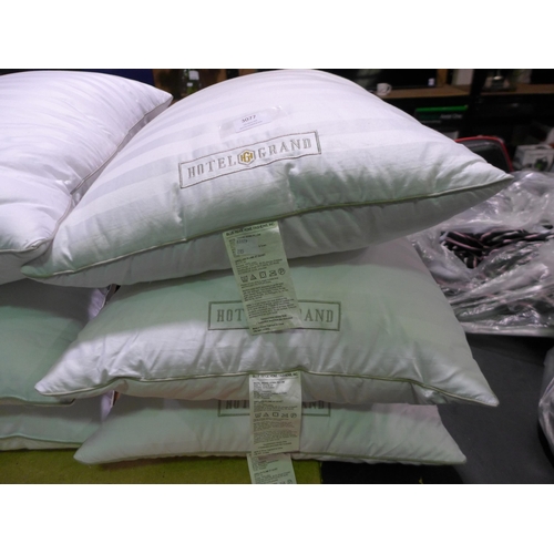 3077 - 3 x Hotel Grand Down Pillows (285-82) * This lot is subject to VAT