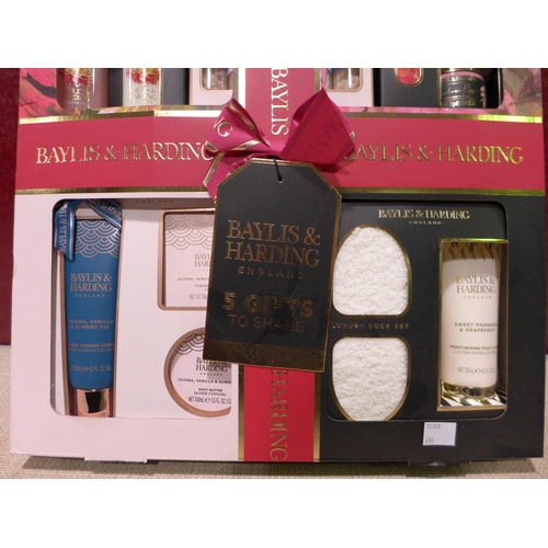 3105 - Baylis & Harding Bath & Body Gift Set (284-34) * This lot is subject to VAT